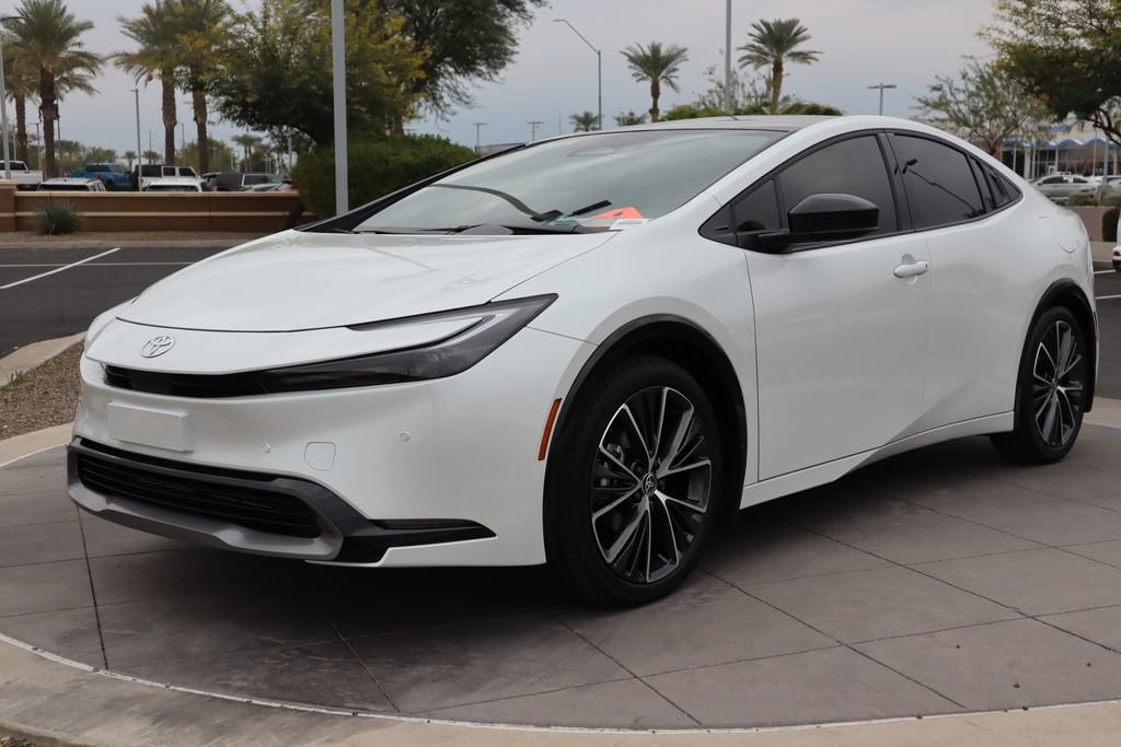 2026 Toyota Prius XLE's photo