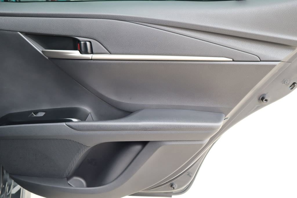 2026 Toyota Camry SE - Photo 26