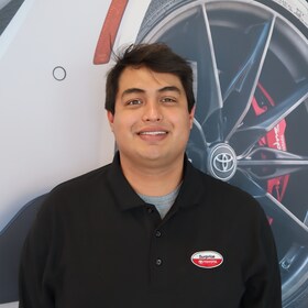 Staff member Adrian Ramos from ID_5c8d7162171c