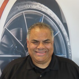 Staff member David Hernandez from ID_5c8d7162171c