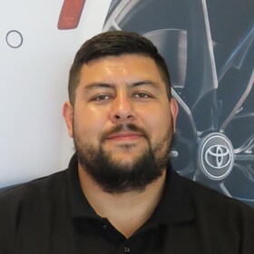 Staff member Juan Gastelum  from ID_5c8d7162171c