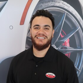 Staff member Abel Alvarez from ID_5c8d7162171c