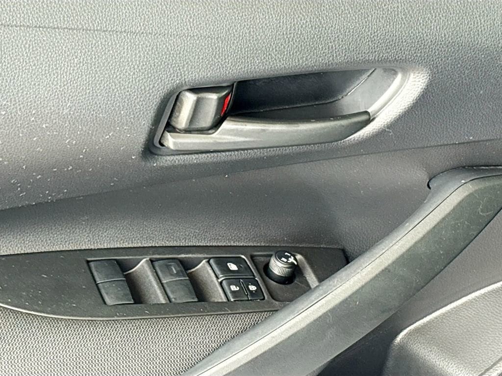2025 Toyota Corolla LE - Photo 22