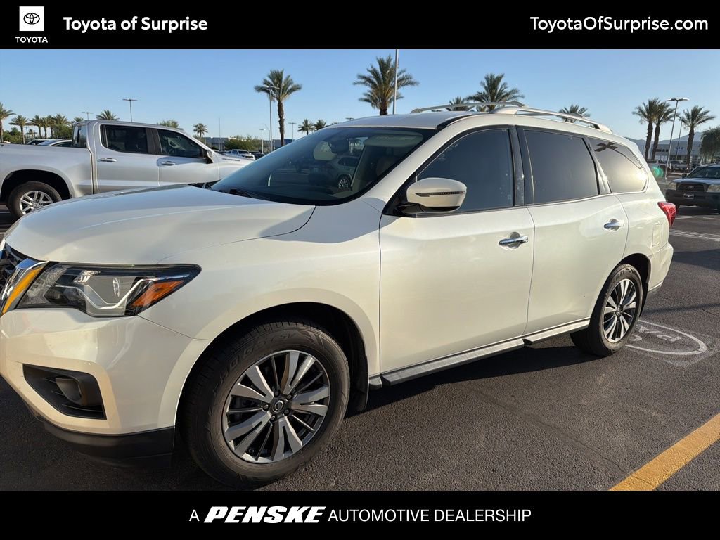 2017 Nissan Pathfinder SV 2WD's photo