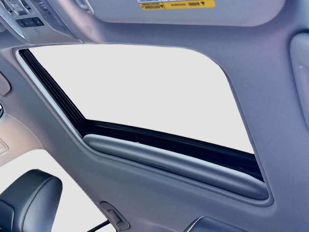 2022 Toyota RAV4 Limited - Photo 18