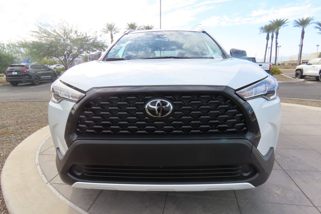 2025 Toyota Corolla Cross LE photo 2
