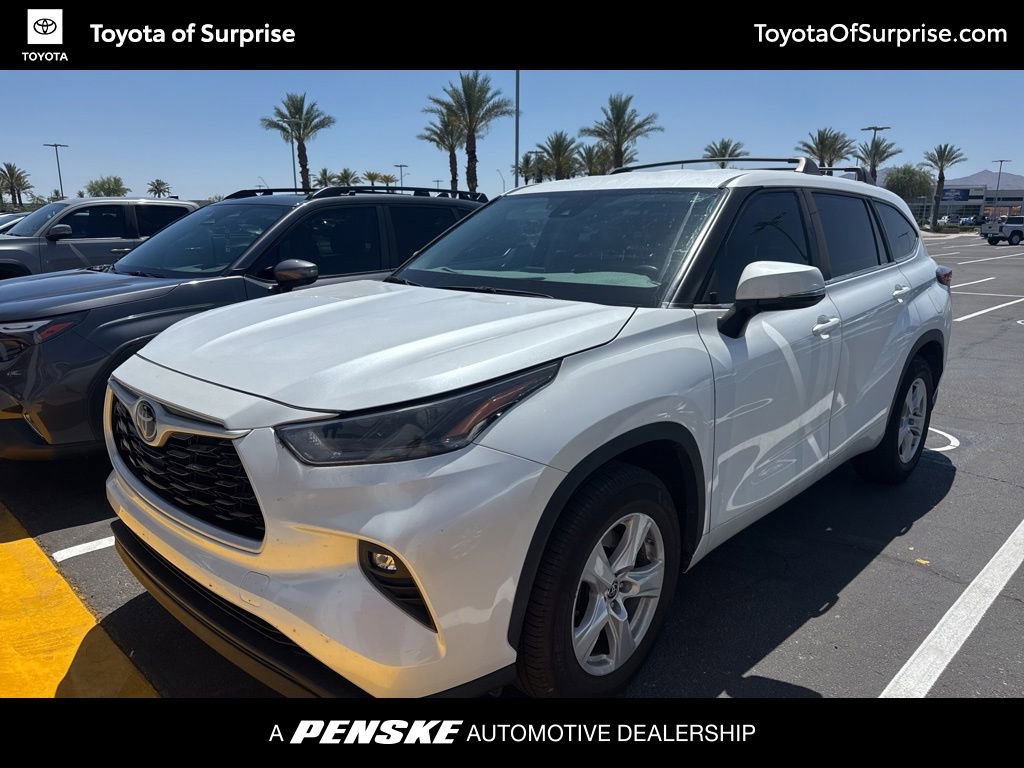 2023 Toyota Highlander LE FWD's photo