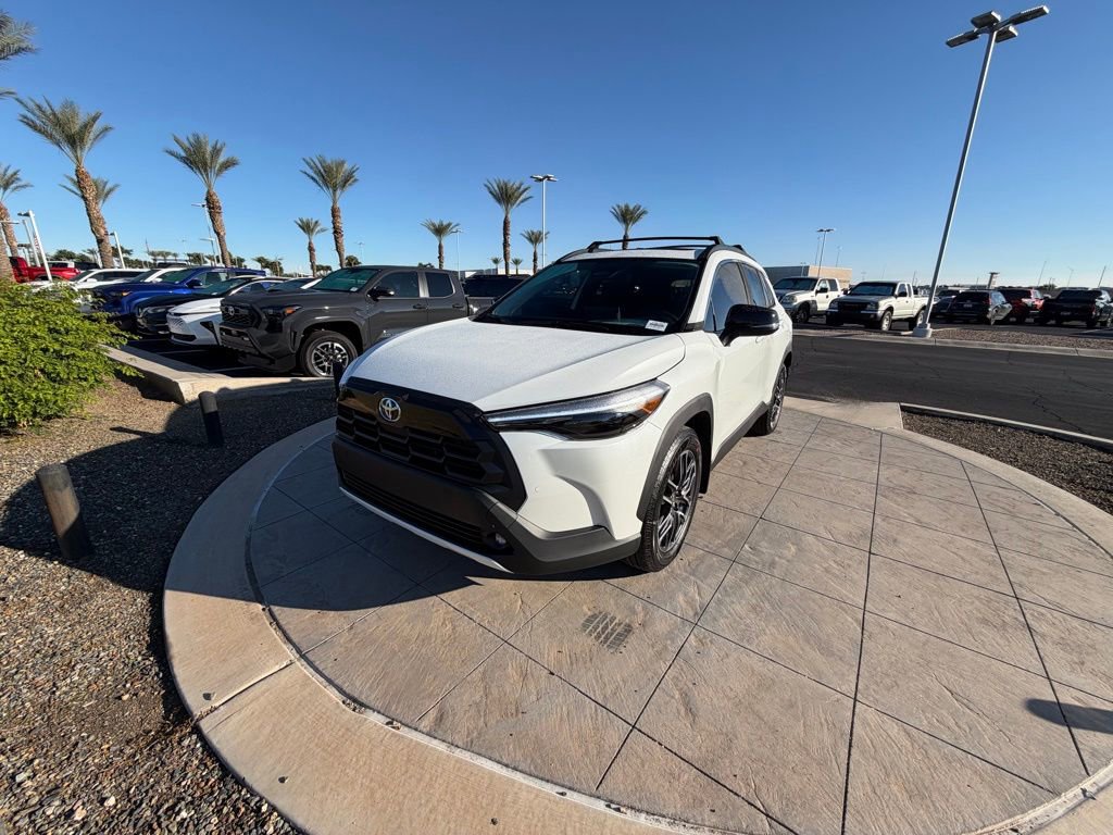 2026 Toyota Corolla Cross LE's photo