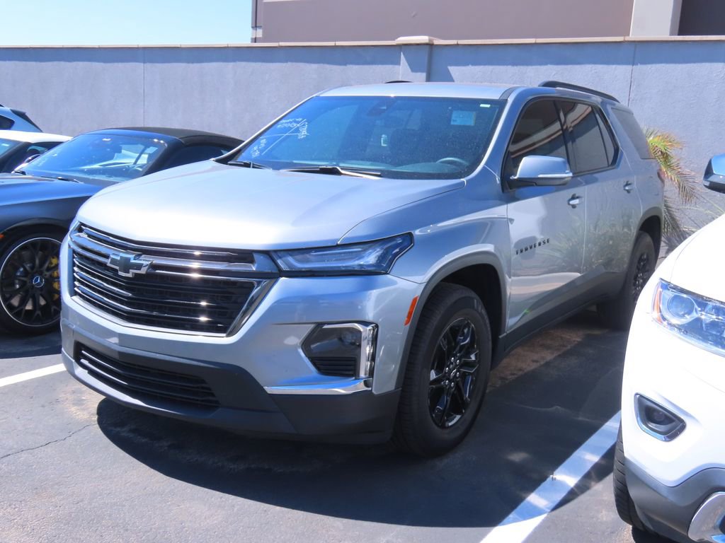 2023 Chevrolet Traverse photo 2