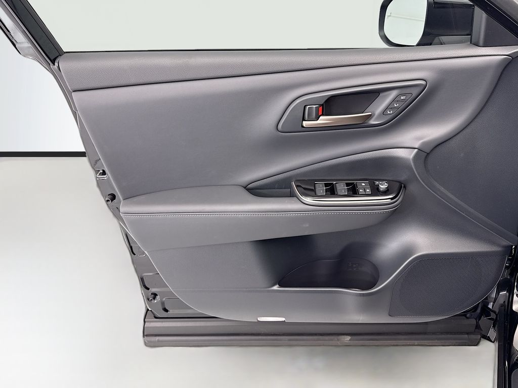2025 Toyota Crown Signia Limited - Photo 23