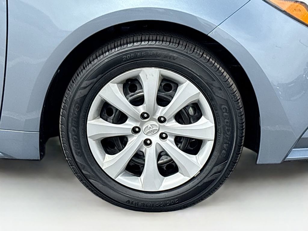 2025 Toyota Corolla LE - Photo 31