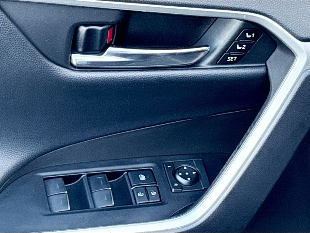 2022 Toyota RAV4 Limited - Photo 23