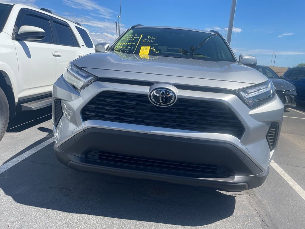 2025 Toyota RAV4 Hybrid XLE photo 2