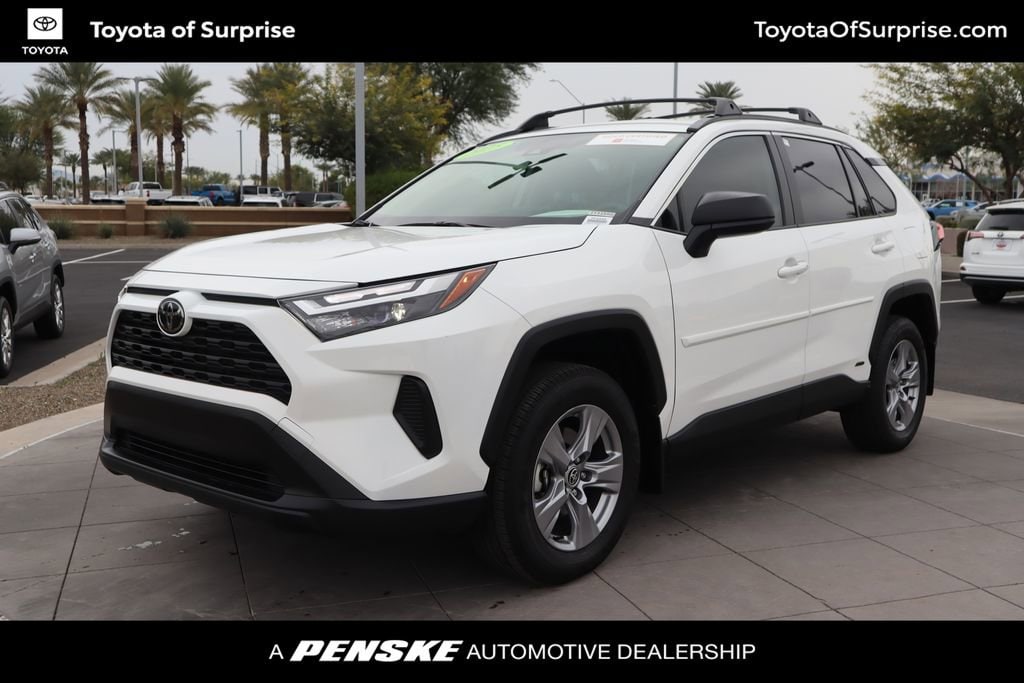 2025 Toyota RAV4 LE's photo
