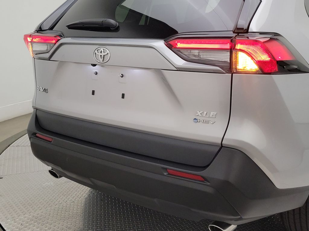 2025 Toyota RAV4 XLE - Photo 8