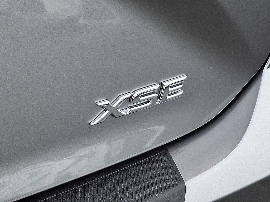 2025 Toyota Camry XSE - Photo 6