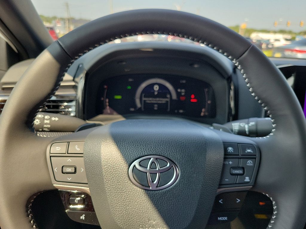 2025 Toyota Camry SE - Photo 11