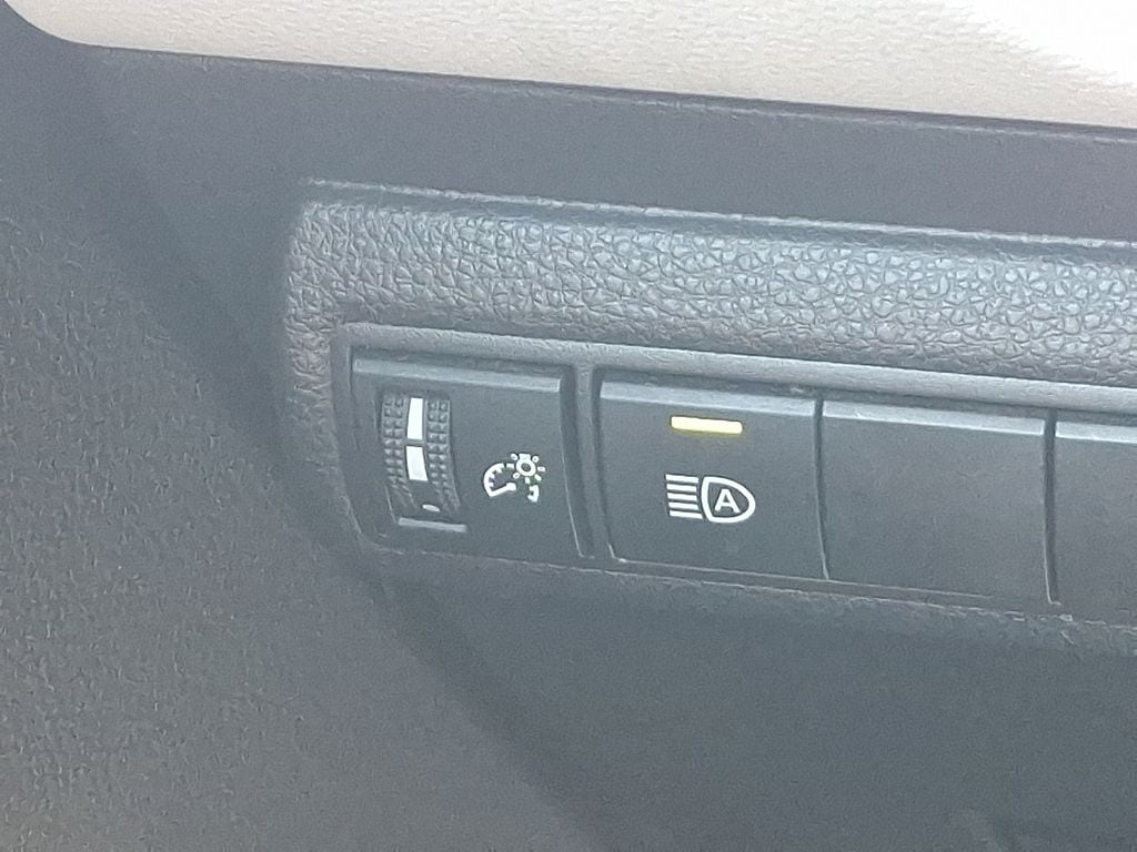 2025 Toyota Corolla SE - Photo 23