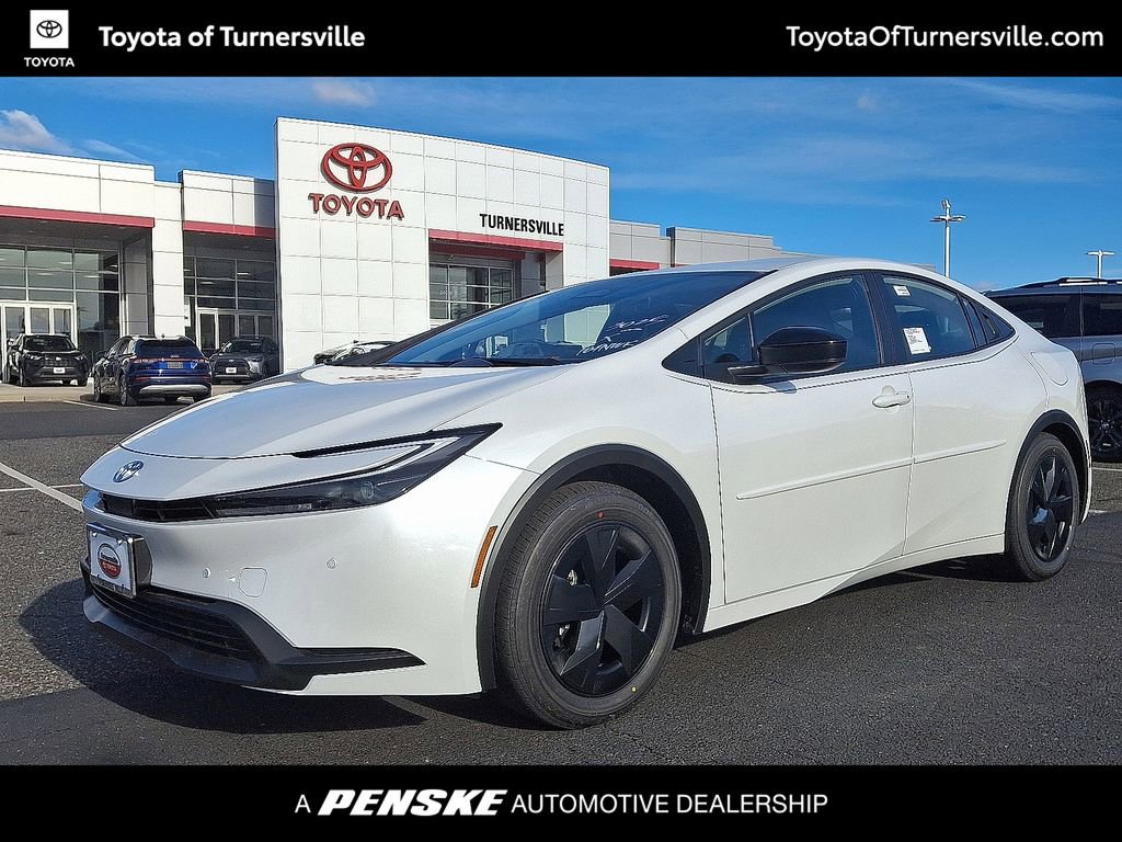 2026 Toyota Prius LE's photo