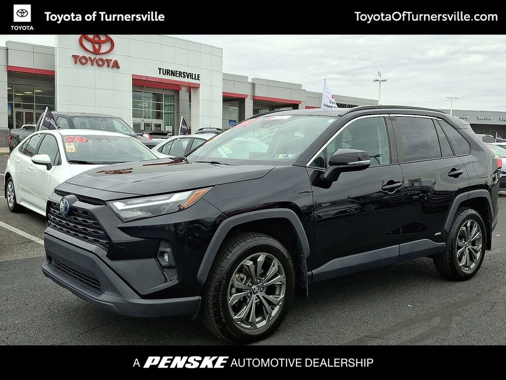 2022 Toyota RAV4 XLE Premium's photo