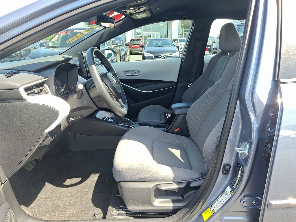 2025 Toyota Corolla SE - Photo 14