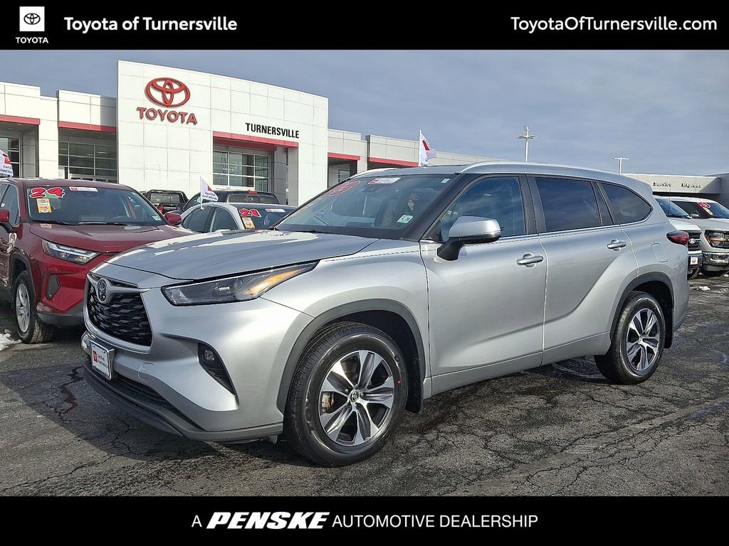 2023 Toyota Highlander XLE's photo