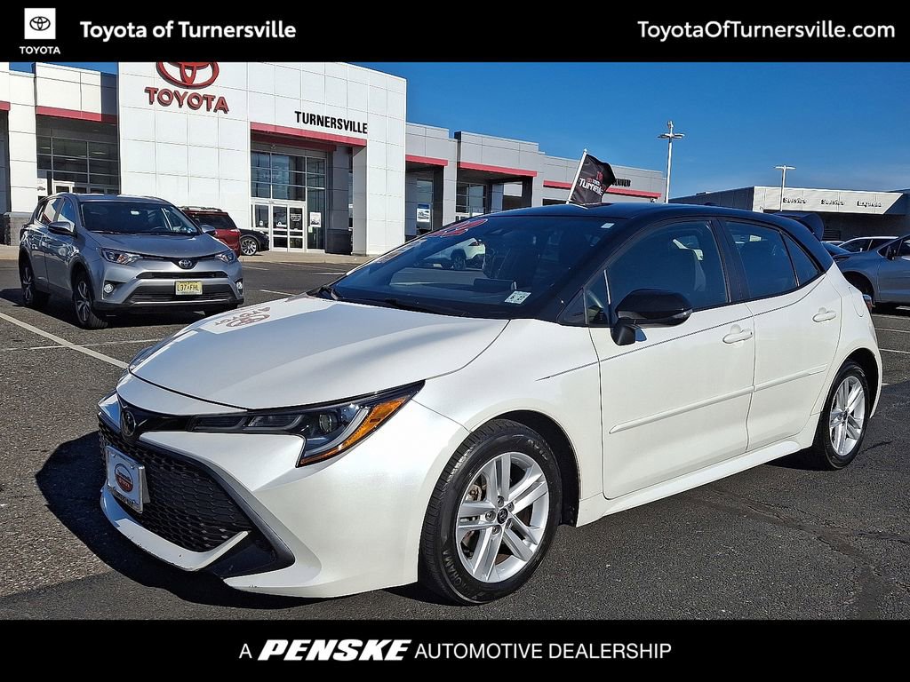 2022 Toyota Corolla Hatchback SE's photo