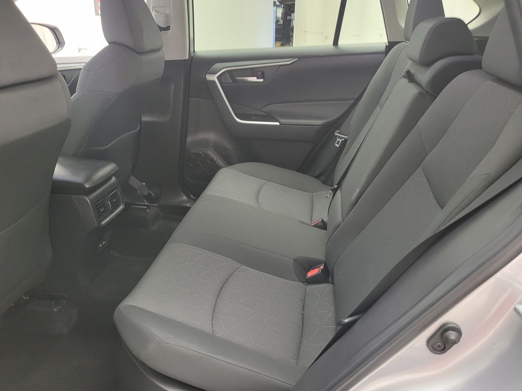 2025 Toyota RAV4 XLE - Photo 22