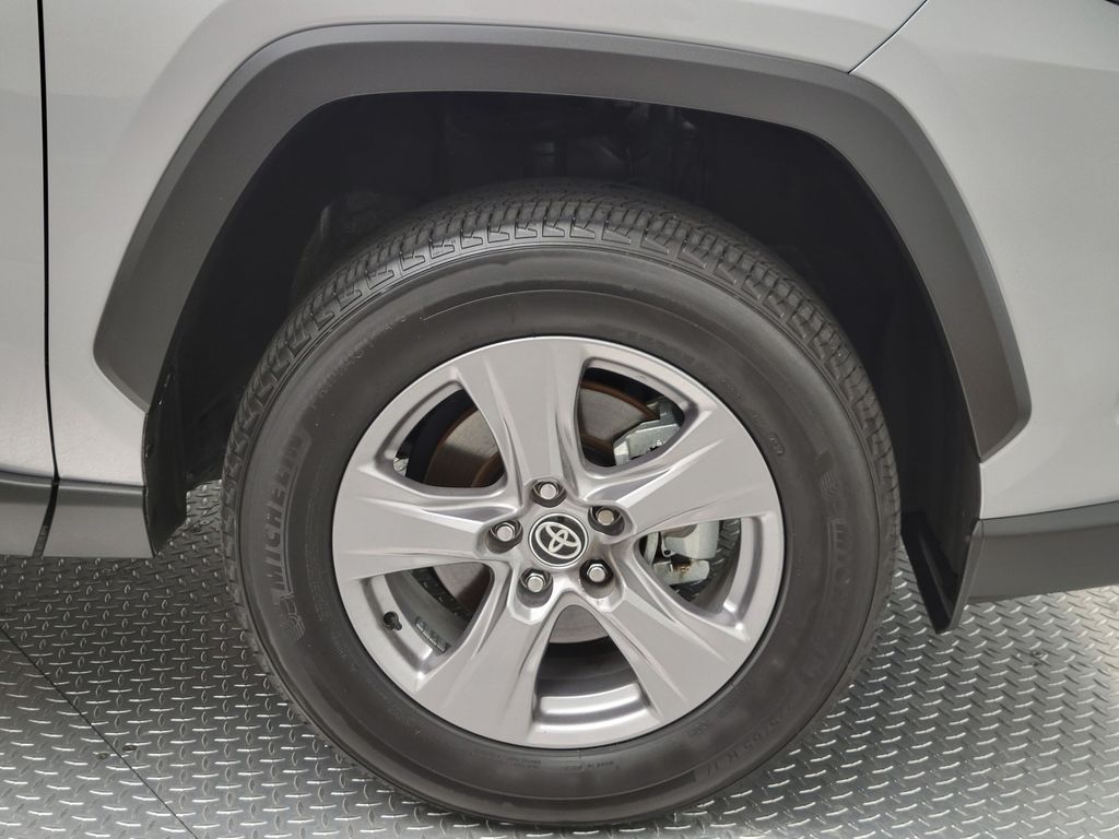 2025 Toyota RAV4 XLE - Photo 12