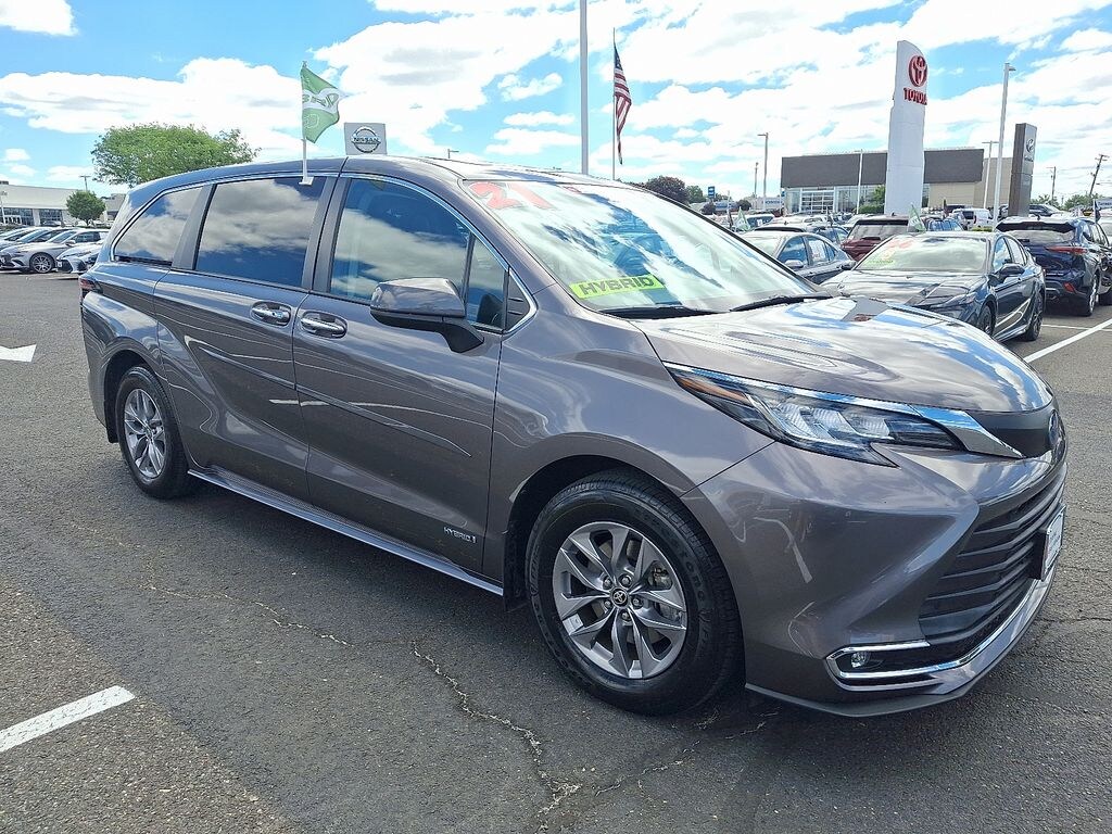 Certified 2021 Toyota Sienna XLE Van