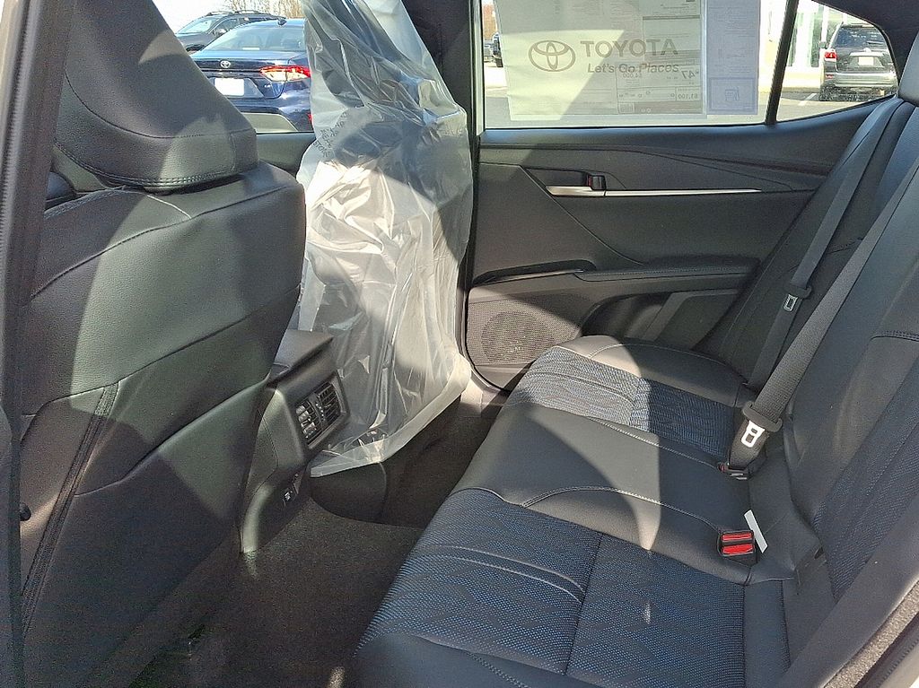 2025 Toyota Camry XSE - Photo 7