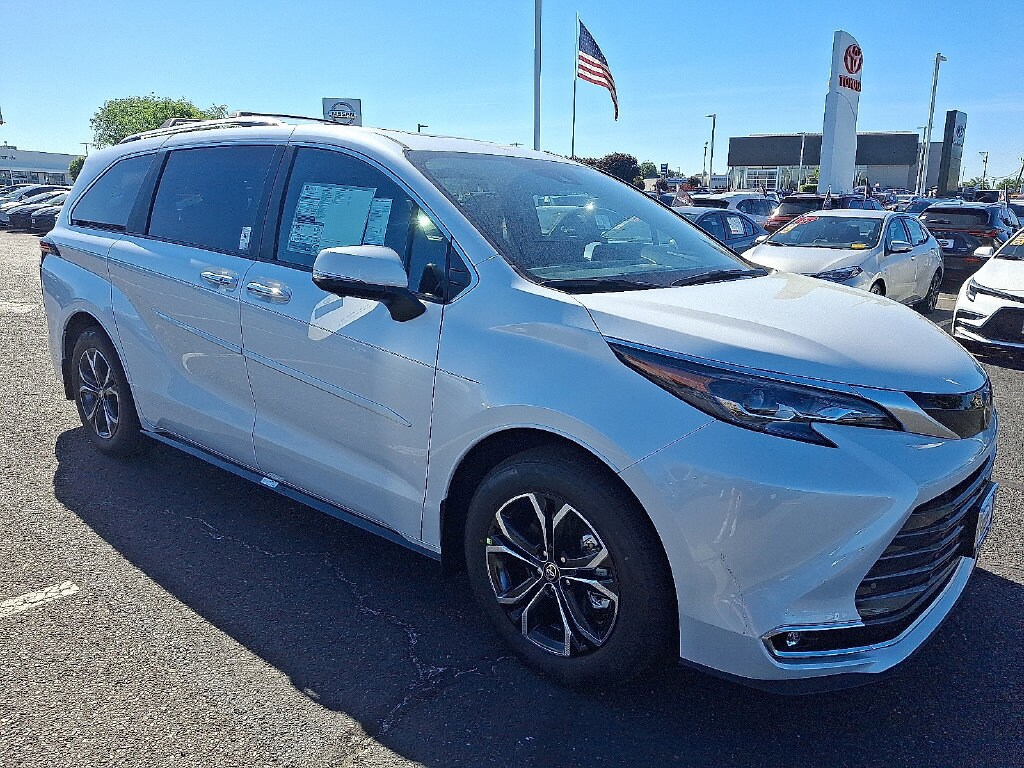New 2026 Toyota Sienna Platinum 7 PASSENGER