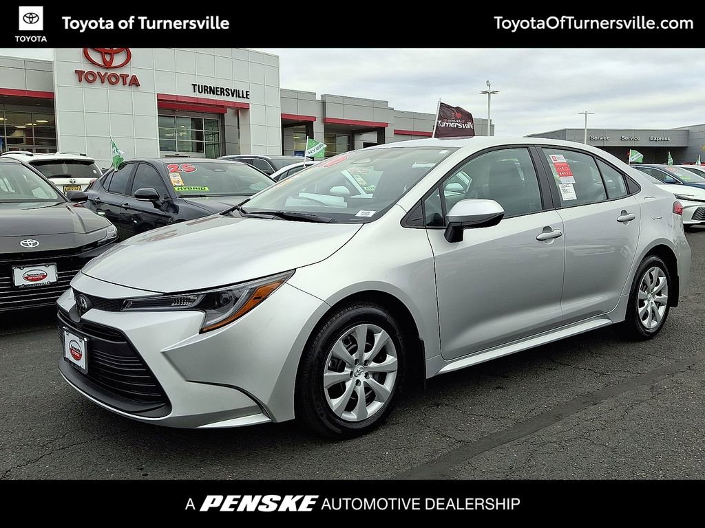 2026 Toyota Corolla LE's photo