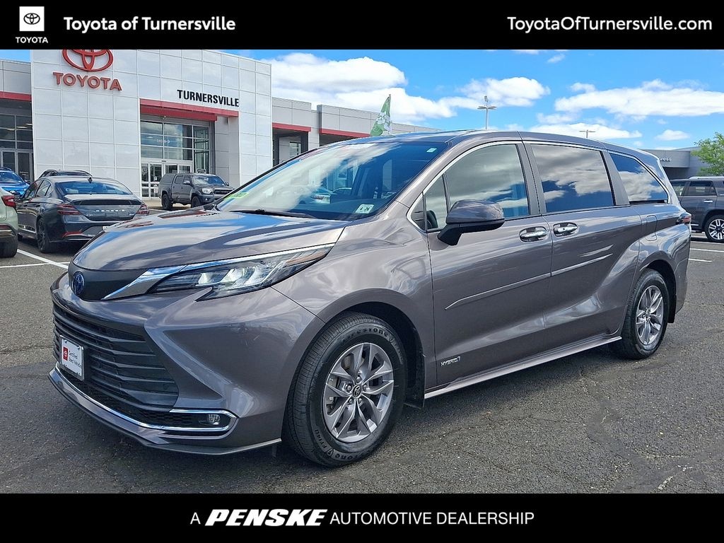 Certified 2021 Toyota Sienna XLE Van