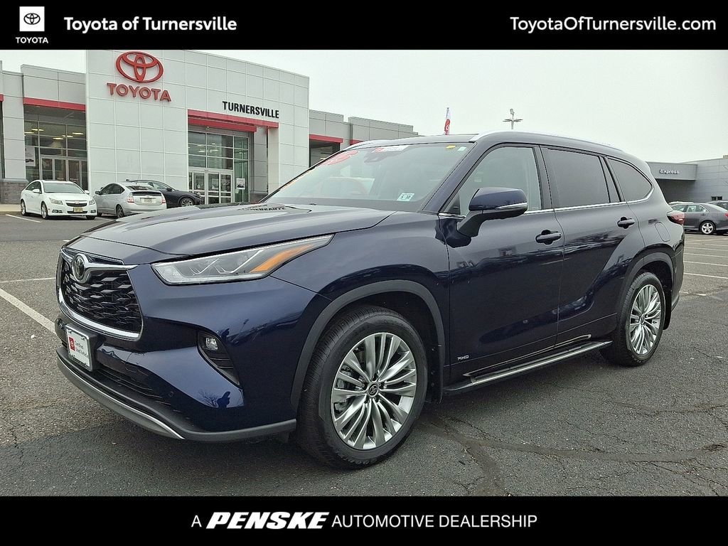 Certified 2025 Toyota Highlander Hybrid Platinum SUV