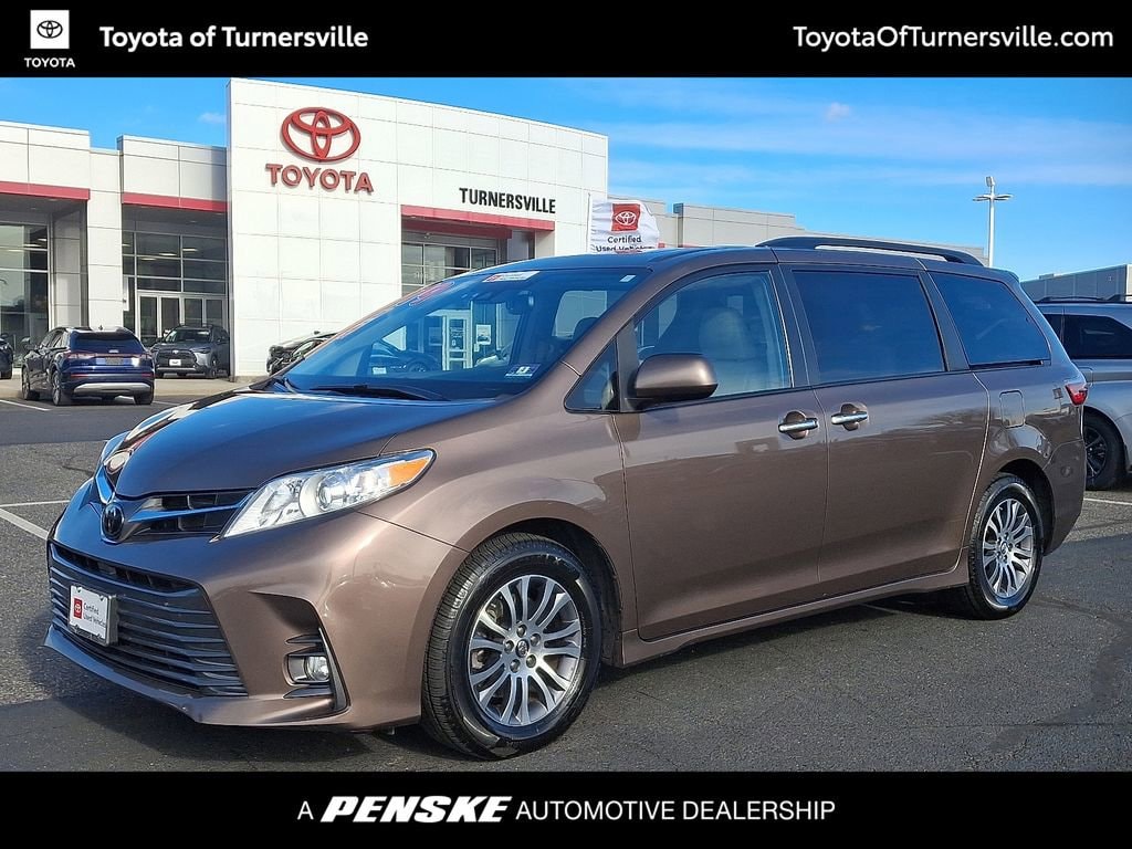 Certified 2019 Toyota Sienna XLE Van