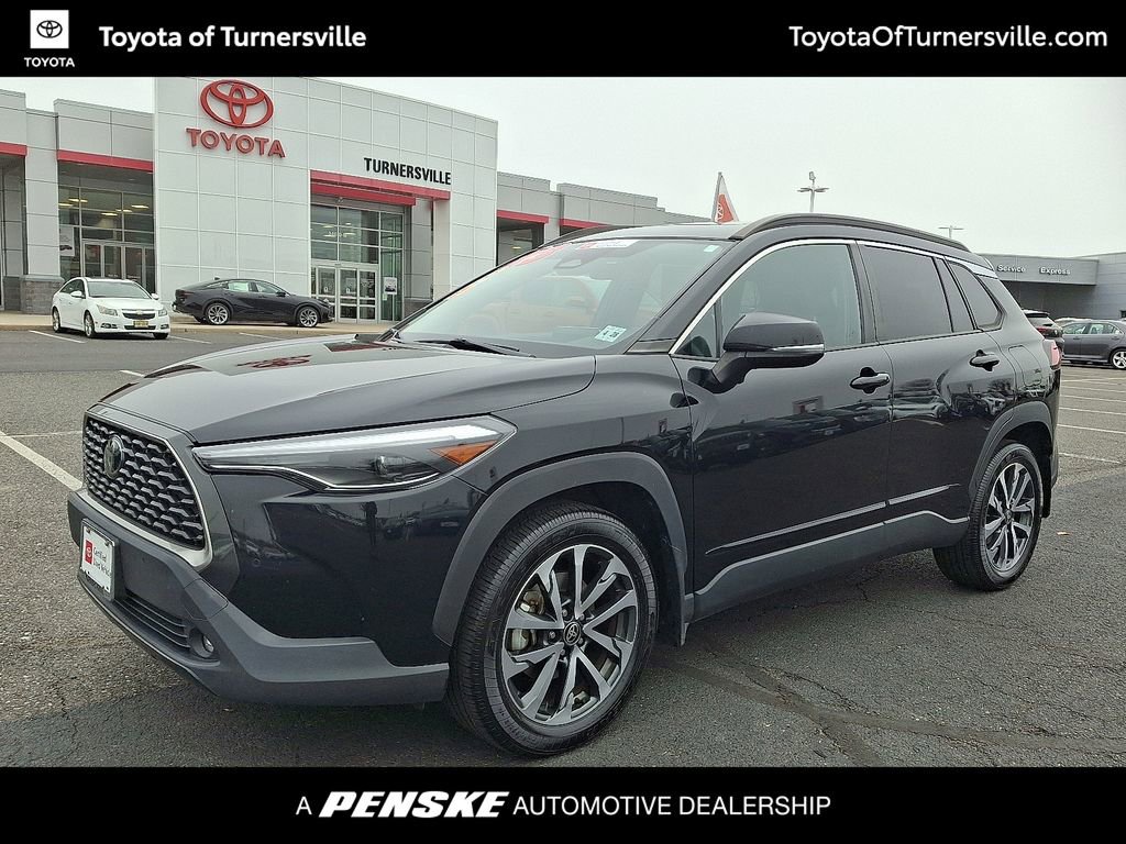 2023 Toyota Corolla Cross XLE's photo