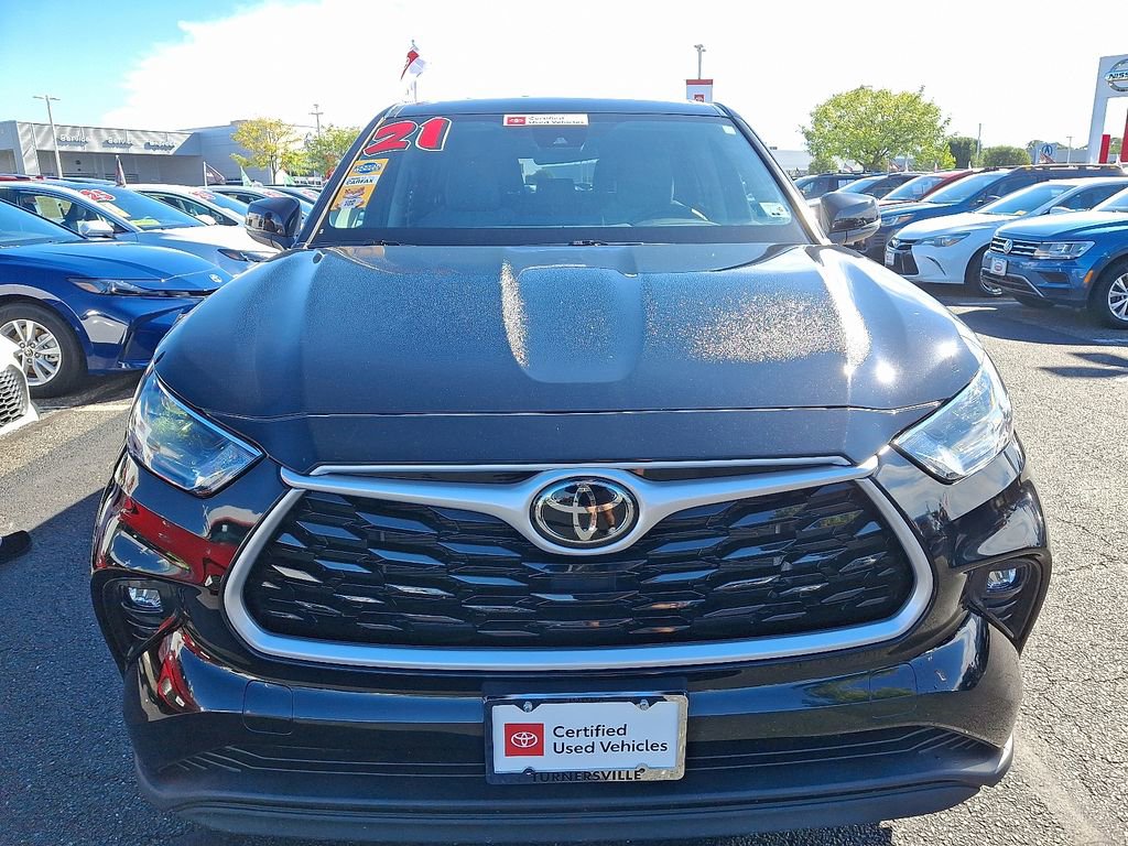 2021 Toyota Highlander LE photo 2