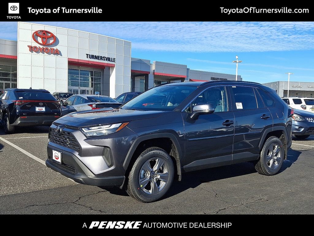 2025 Toyota RAV4 XLE's photo