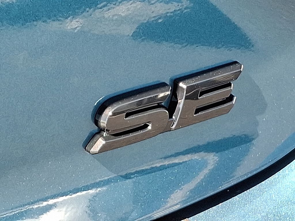 2025 Toyota Camry SE - Photo 6