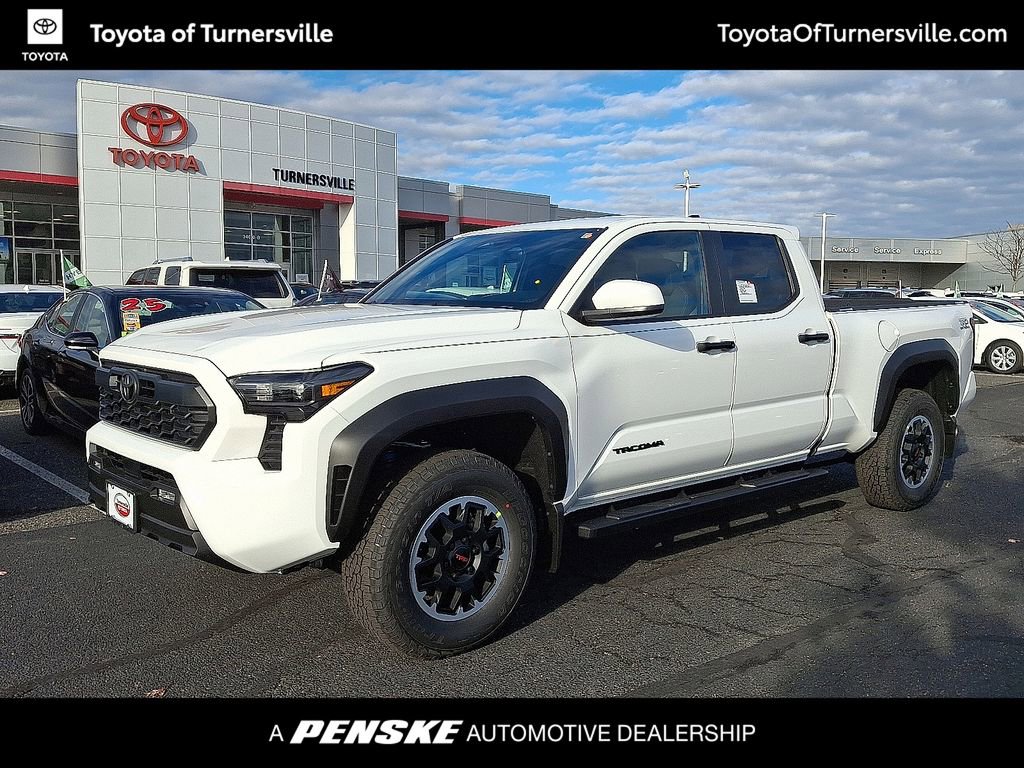 2025 Toyota Tacoma SR5's photo