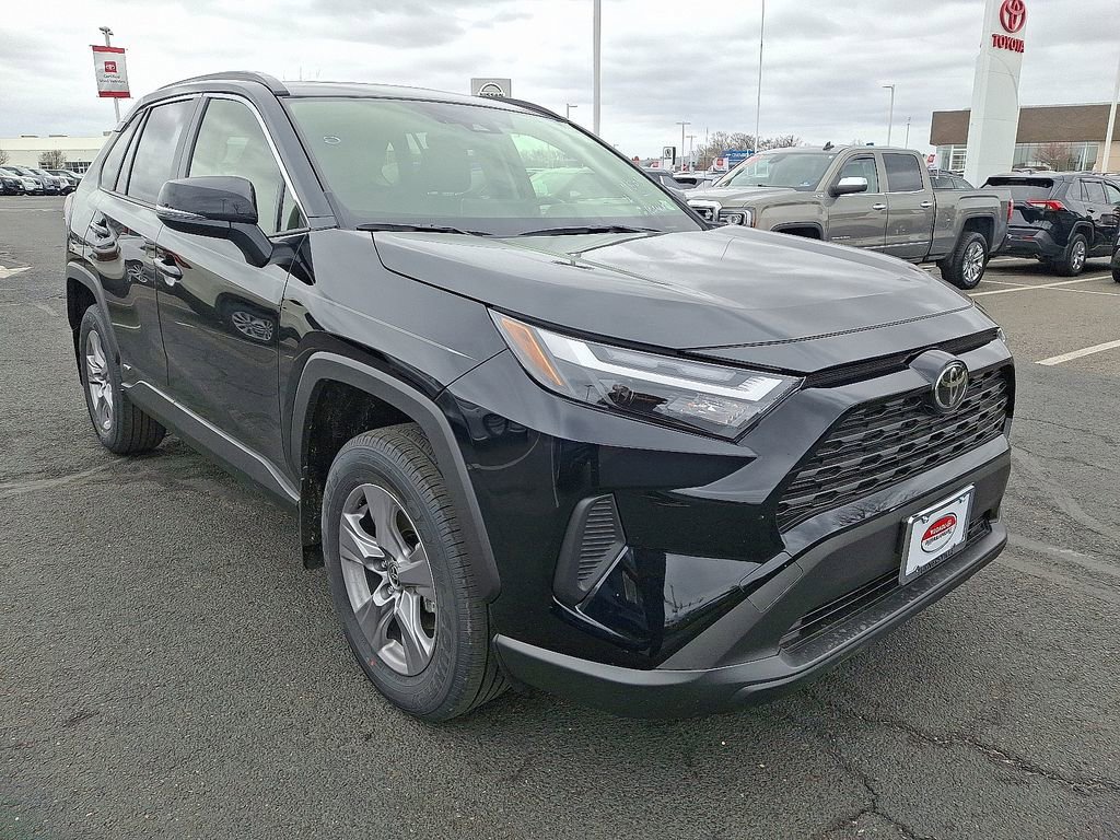 2025 Toyota RAV4 Hybrid XLE photo 2