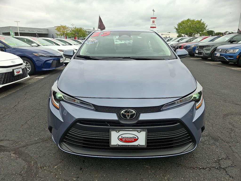 2025 Toyota Corolla LE photo 2