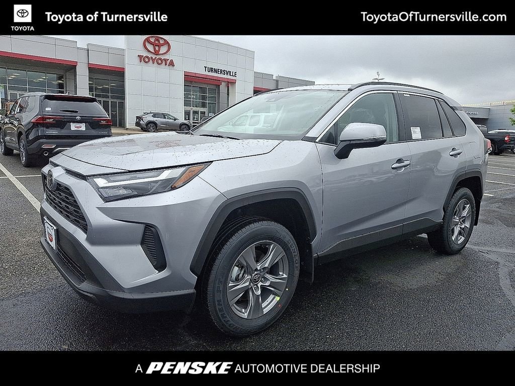 2025 Toyota RAV4 XLE's photo