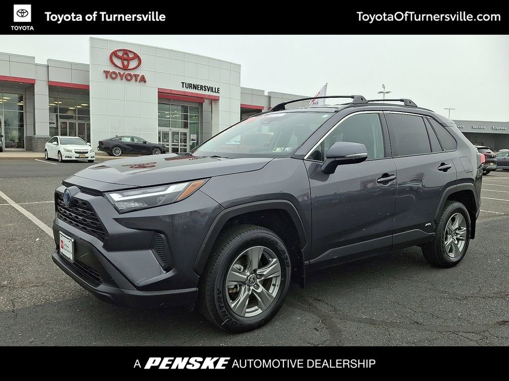 2024 Toyota RAV4 XLE's photo