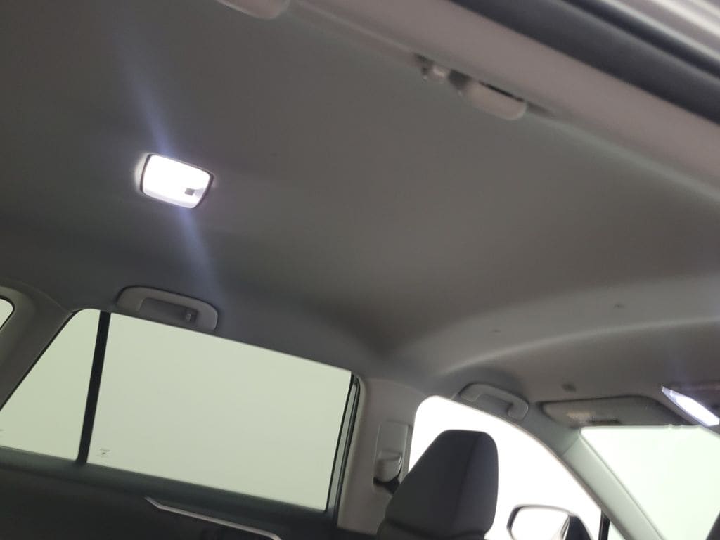 2025 Toyota RAV4 XLE - Photo 17