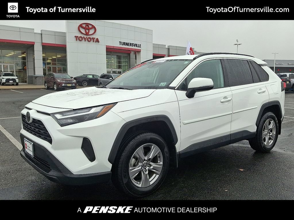 2022 Toyota RAV4 XLE's photo