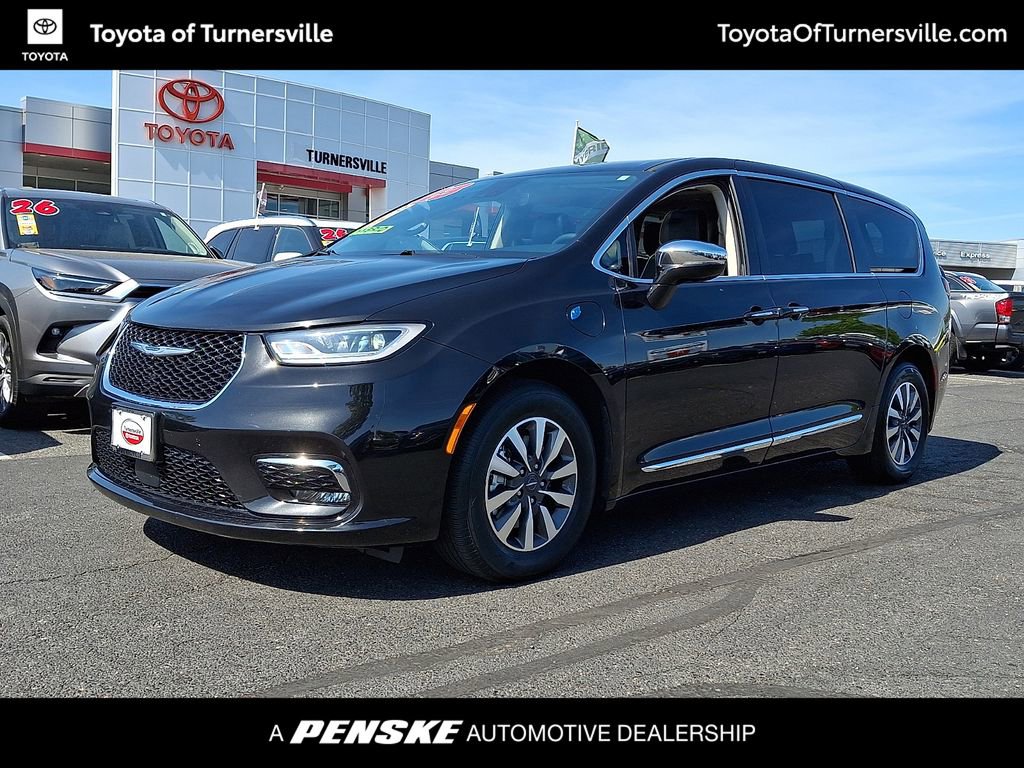 2023 Chrysler Pacifica Hybrid Limited Hybrid's photo