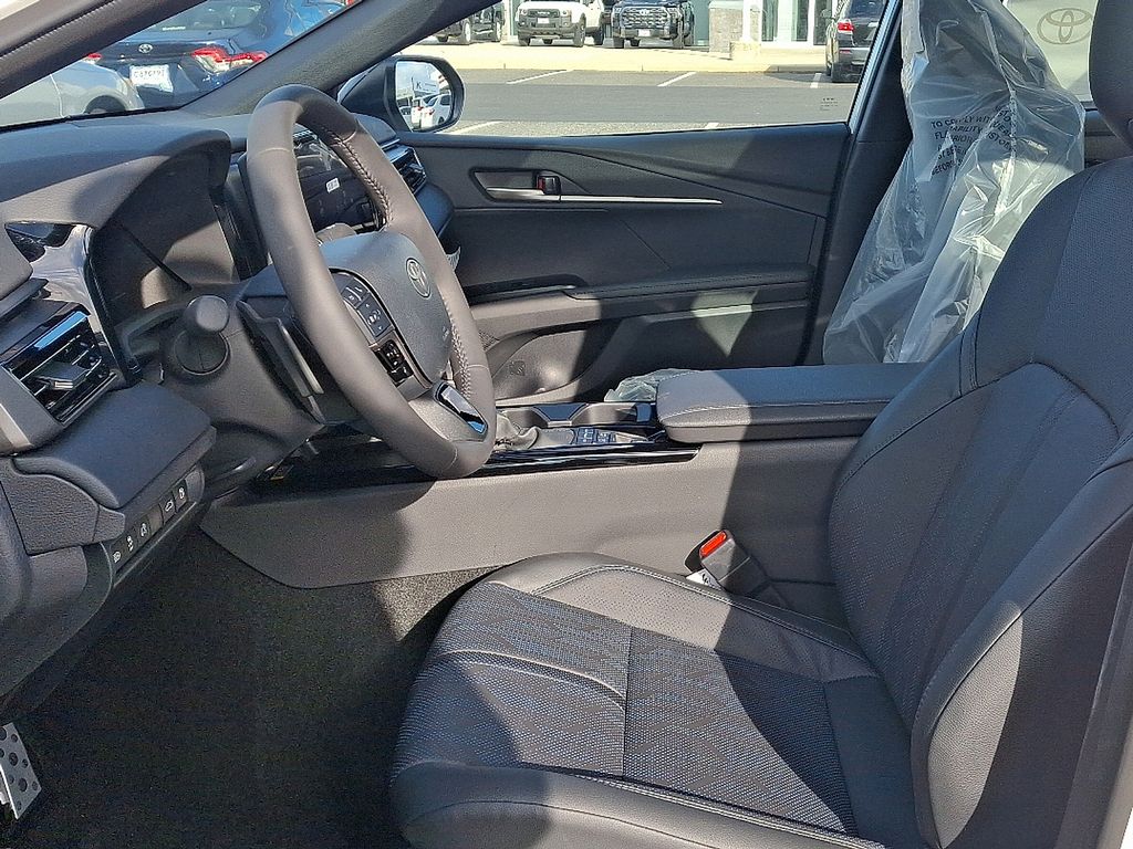 2025 Toyota Camry XSE - Photo 8