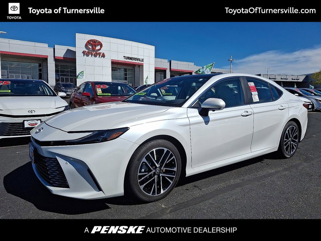 2025 Toyota Camry XLE's photo